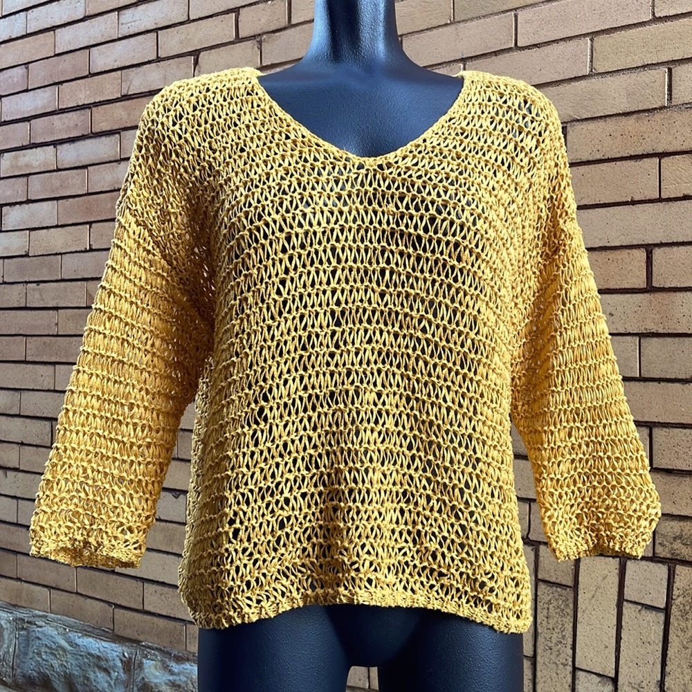 Chico’s yellow gold open weave blouse Fishermancore 8 Medium Size 1